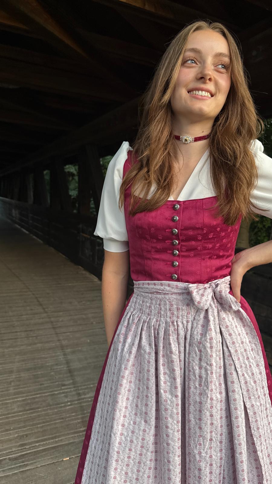 Vronika Dirndl Mari beere