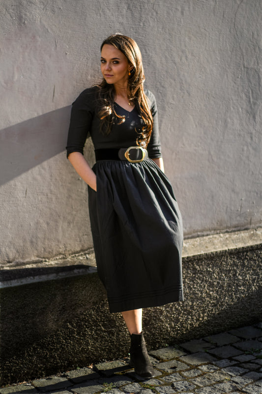 BellaSusi Leinen Kleid Eva in Schwarz