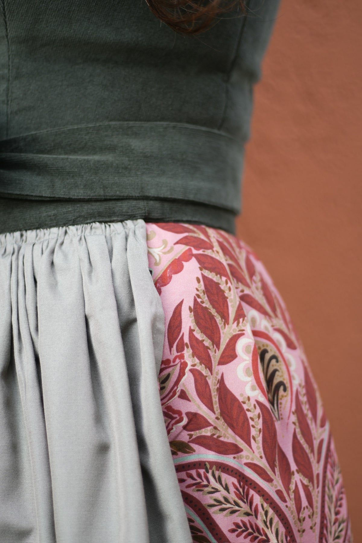 BellaSusi Dirndl Pia in Antikgrün