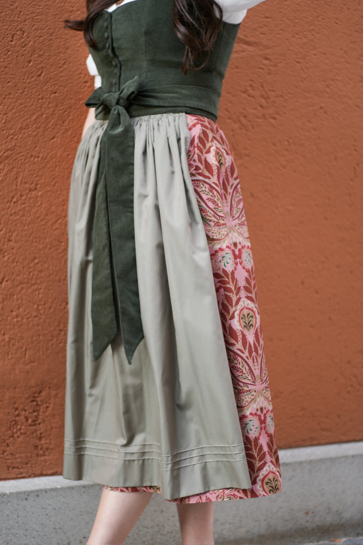 BellaSusi Dirndl Pia in Antikgrün