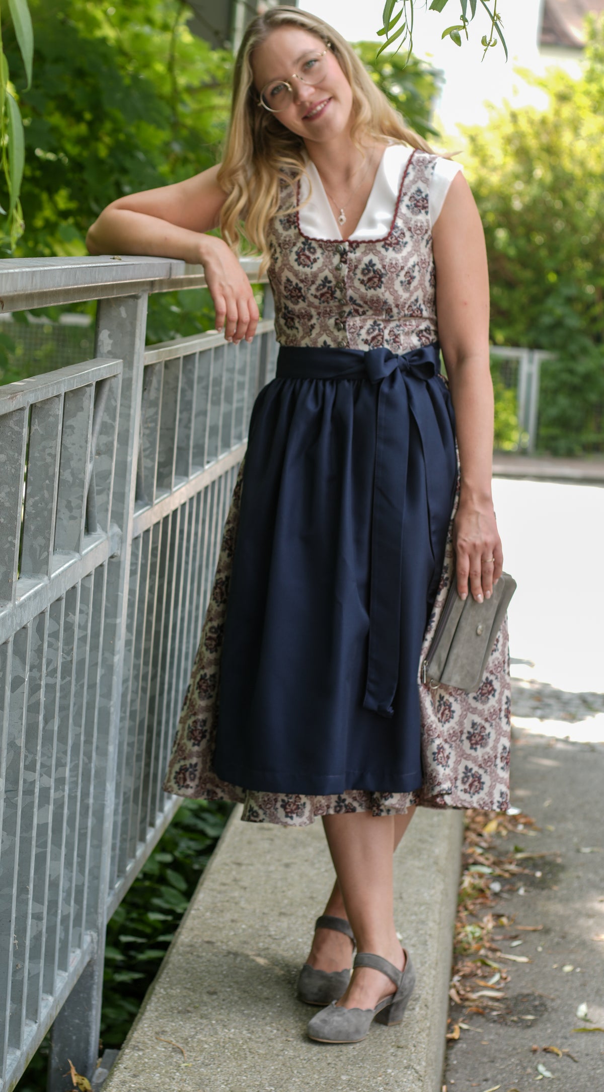 Silk & Pearls Mieder Rosa rubinrot/blau