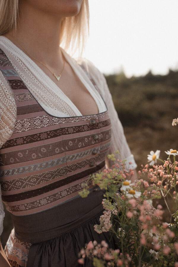 Leni Lex Dirndl Quirina altrosa