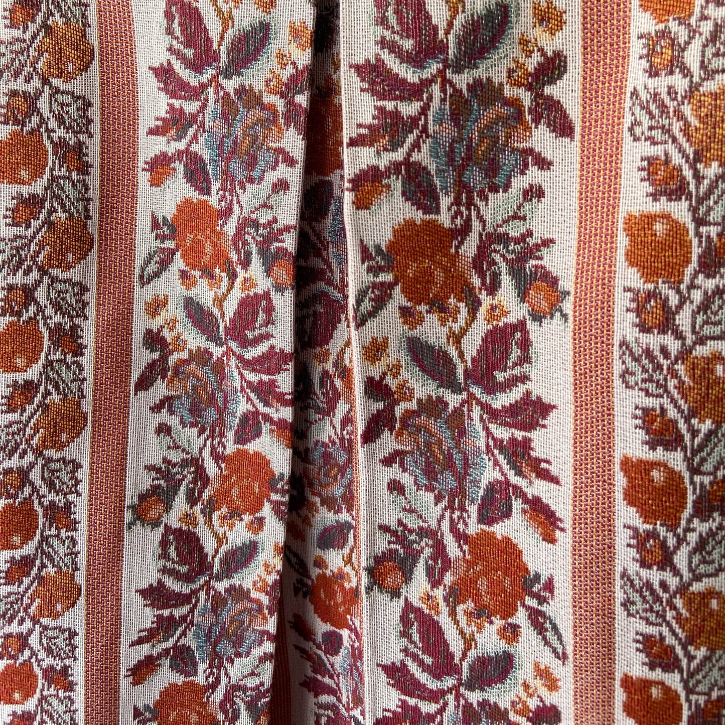 Vronika Dirndl Ronja mit roter Schürze